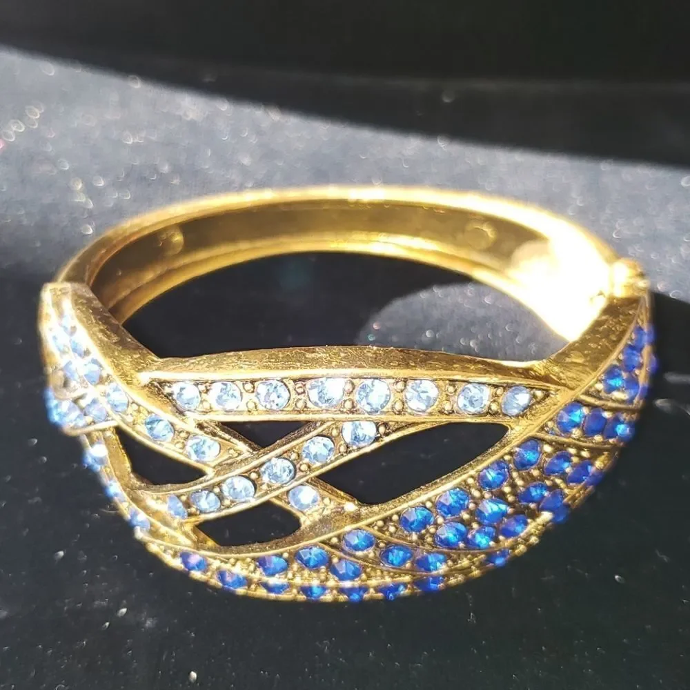VNTG Goldtone Two-toned Blue Rhinestone Bracelet